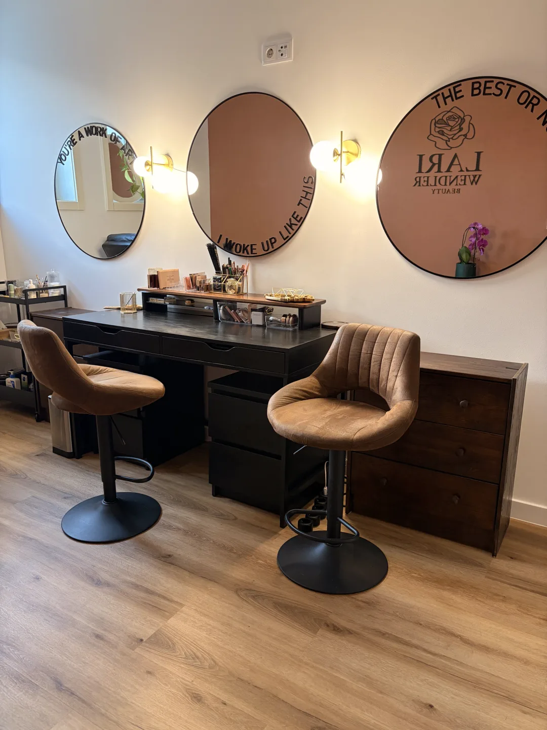 Inside the Lari Wendler Beauty studio in Vila Nova de Gaia: two makeup chairs in front of lit mirrors
