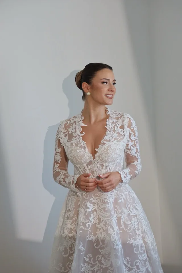 Bride in a lace dress, makeup by Larissa Wendler